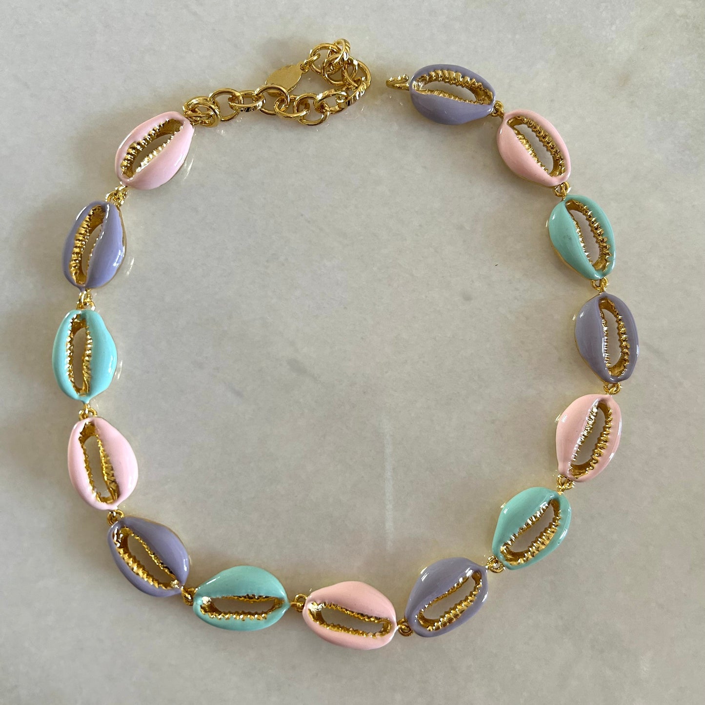 Cotton candy shell choker